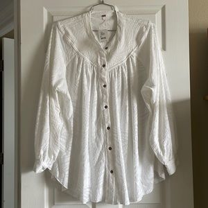 Free People White/Textured long sleeve button up top! Size M